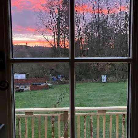 Σπίτι διακοπών Haslemere - - Sleeps 2 - Parking - Garden *