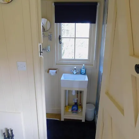בית נופש Haslemere - - Sleeps 2 - Parking - Garden