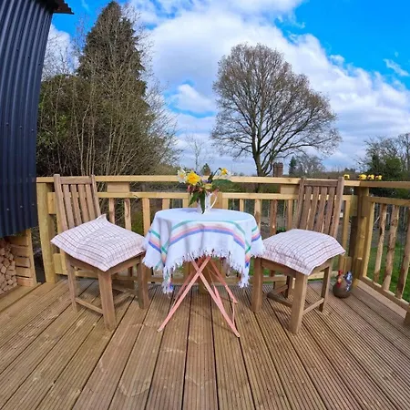 Haslemere - - Sleeps 2 - Parking - Garden * בריסטול