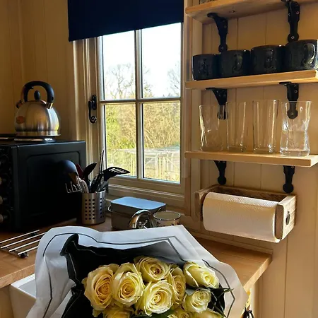 בית נופש Haslemere - - Sleeps 2 - Parking - Garden בריסטול